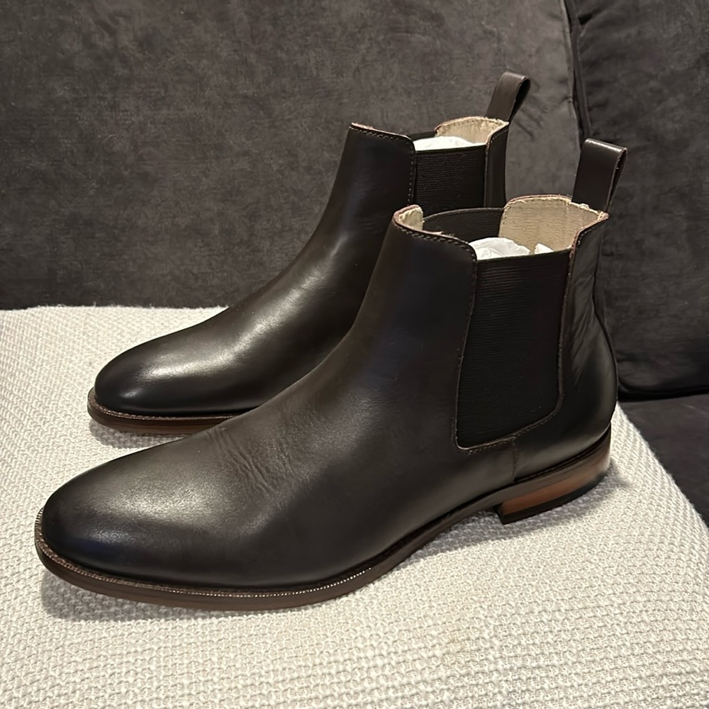 NWOT Men’s Banana Republic “Drake” Brown Leather Slip On Boots Size 9